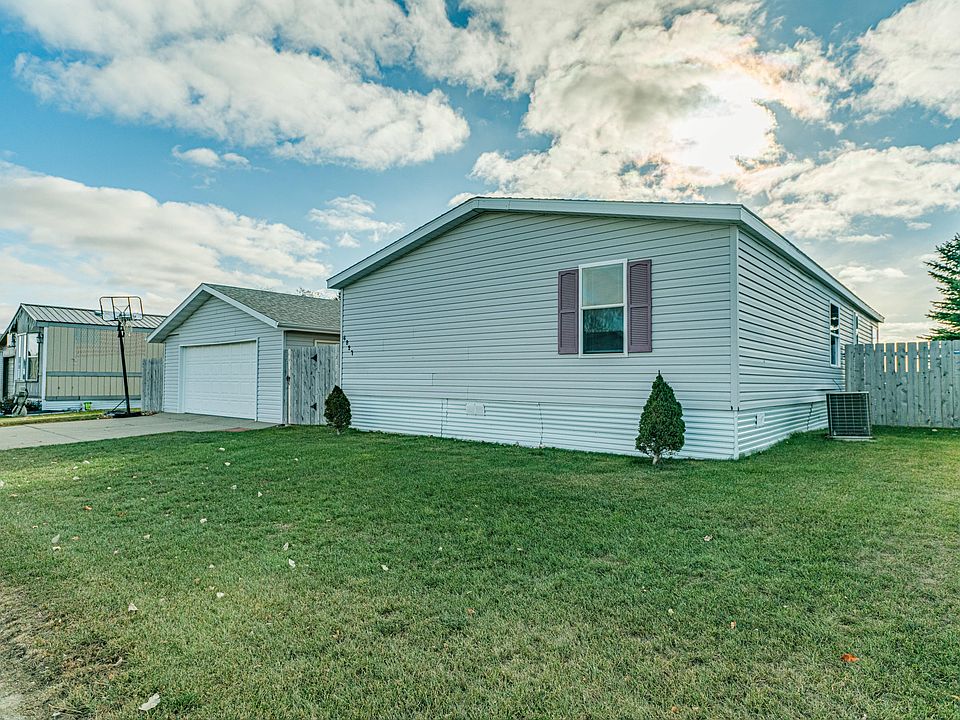 1st image of 4827 Trenton Dr