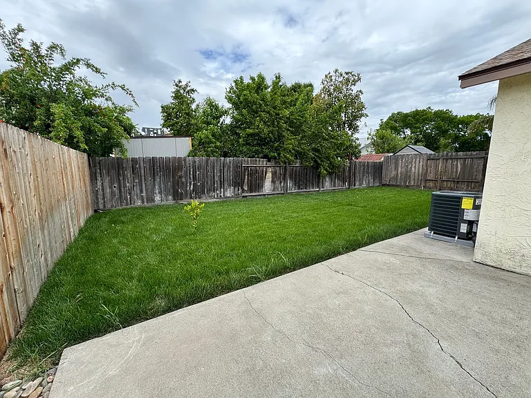 2047 Deauville Dr — Photo 29