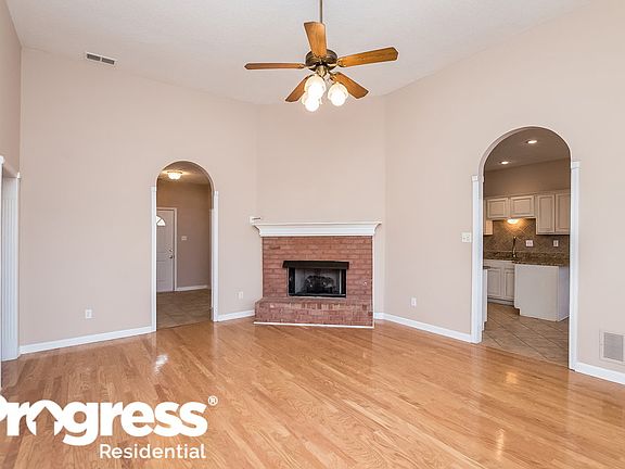 3rd image of 125 Country Place Dr