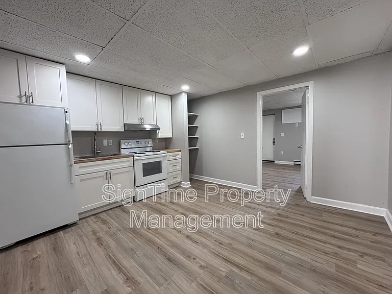 229 N Jonathan St #301 — Photo 3