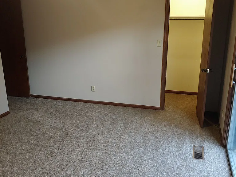 2104 S Broadway St — Photo 15