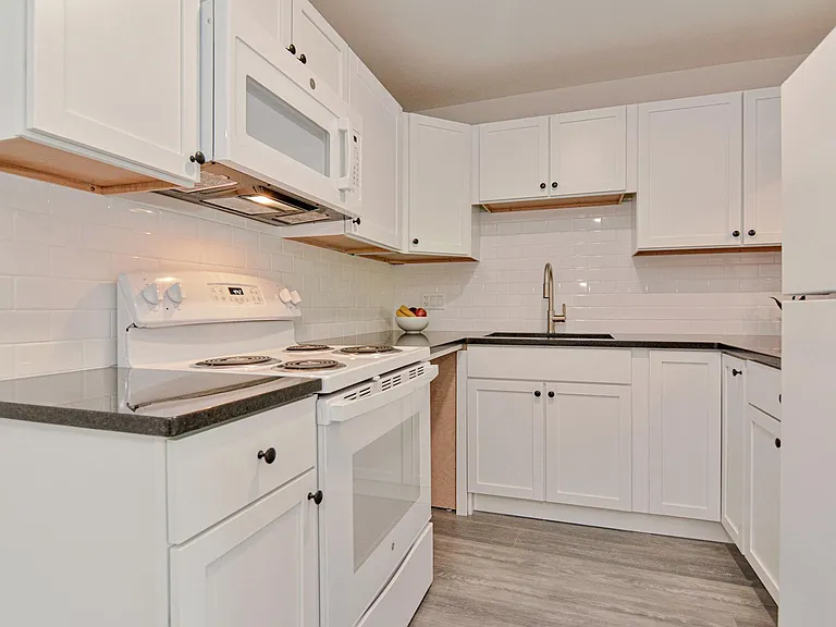 56 Jacqueline Rd #10 — Photo 1