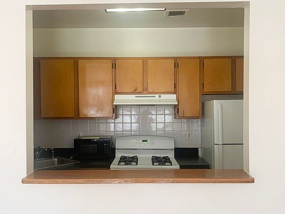 3rd image of 479 Park Pl #4A