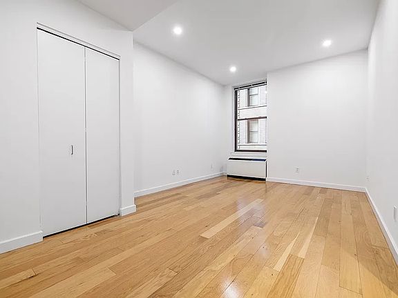 4th image of 37 Wall St APT 11Q