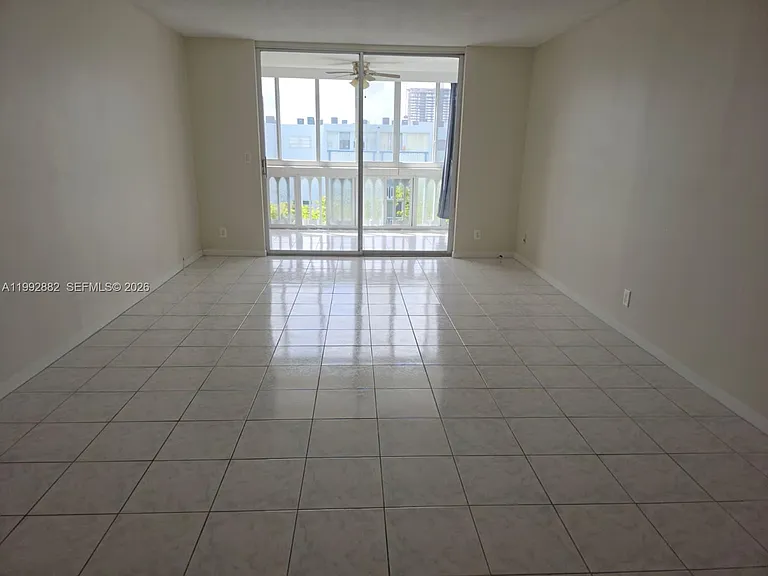 320 NE 12th Ave #703 — Photo 10