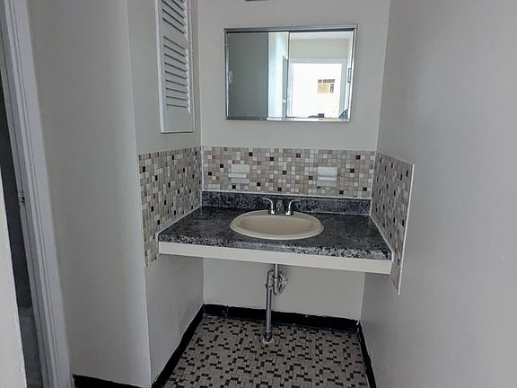 3rd image of 528 Knorr St Floor 2
