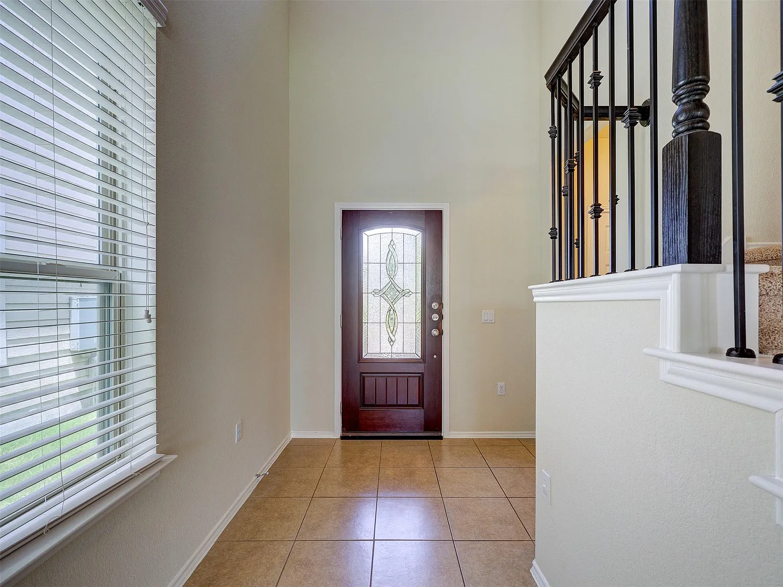 4 bed, 3.0 bath, 2540 sqft, $2,690 — Photo 4