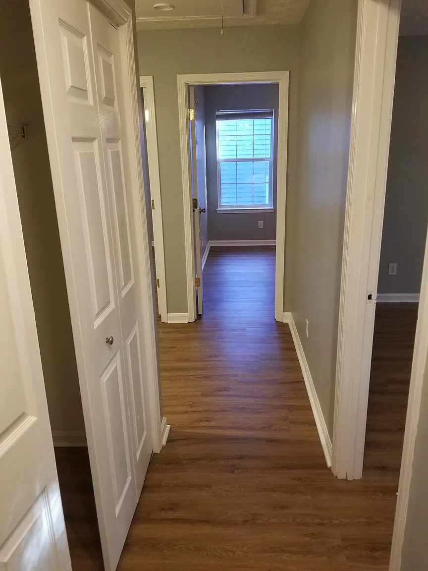 1019 Linwood Trce photo 1