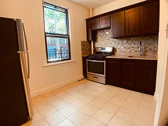 Rented by Laura Nguyen, LREB