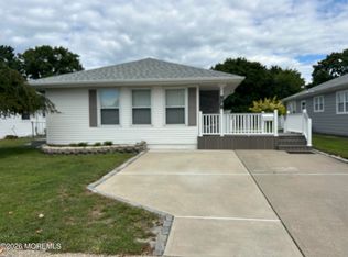 14 Saint Eustatius St, Toms River, NJ 08757