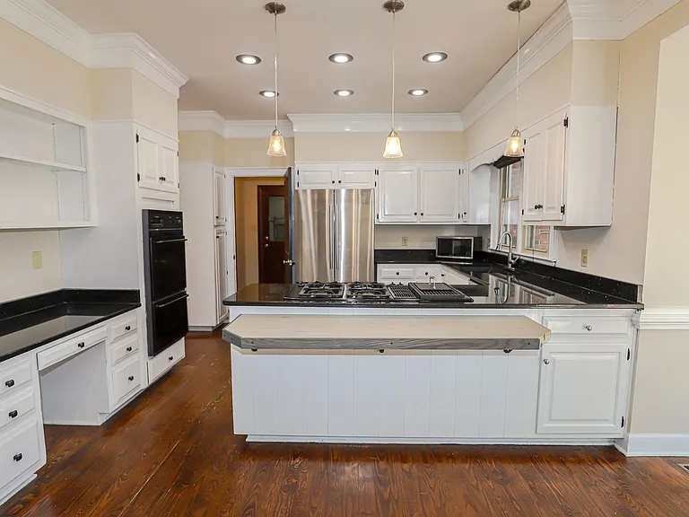 809 Houndslake Dr — Photo 12