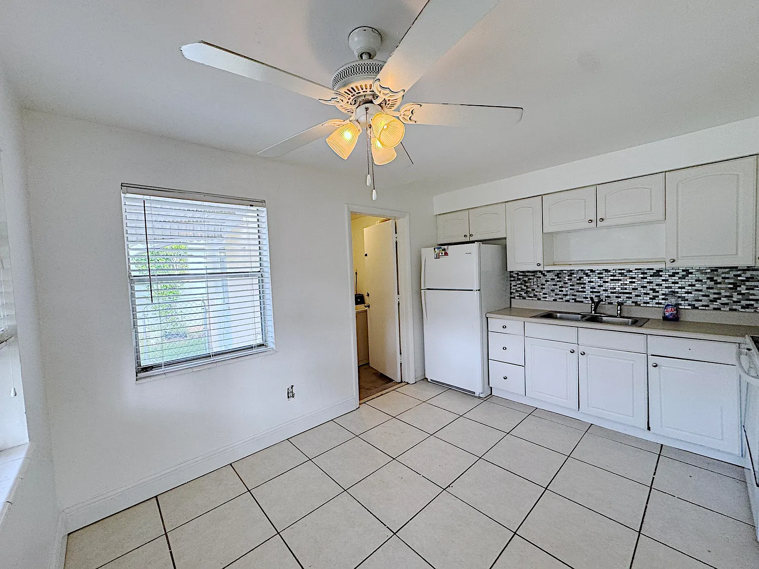 2 bed, 1.0 bath, 1100 sqft, $2,200 — Photo 3