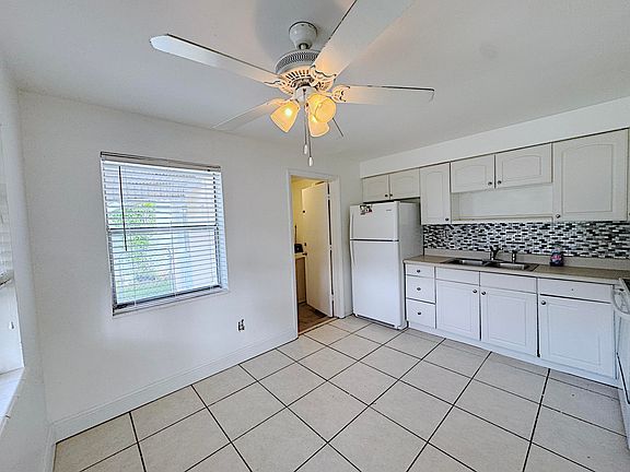 3rd image of 202 SE 3rd Ter Unit 1