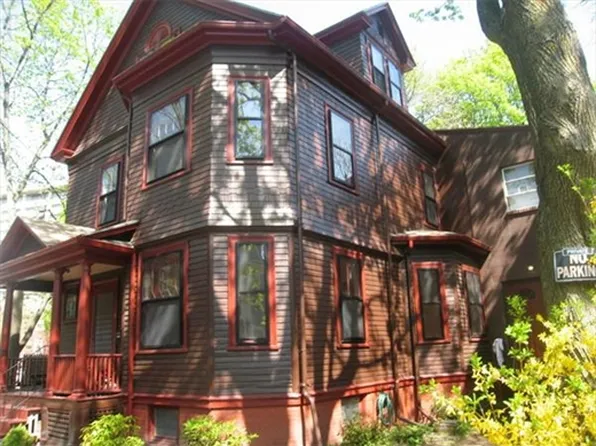 3 Ashton Pl, Cambridge, MA 02138