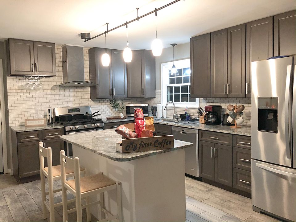 Brand New kitchen! Island granite countertops