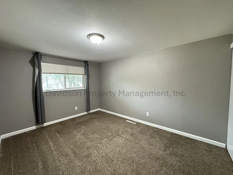 4470 Monica Dr — Photo 7