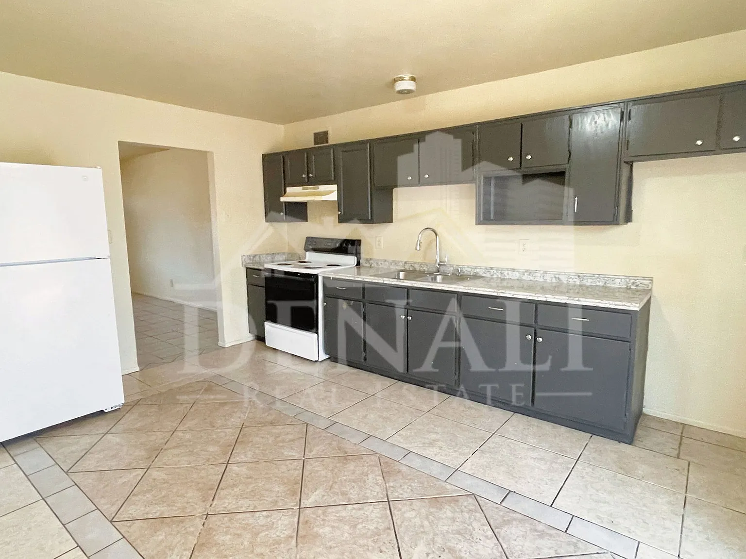 4 bed, 2.0 bath, 1292 sqft, $1,695 — Photo 4