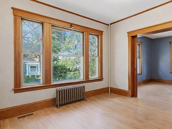 5th image of 76 Grant St