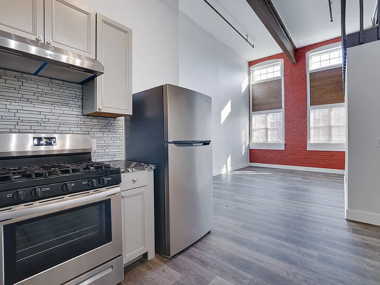 633 McKinley St #102 — Photo 10