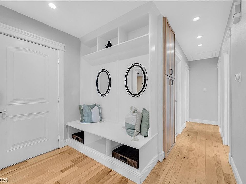 1st image of 108 Dahlia Ln