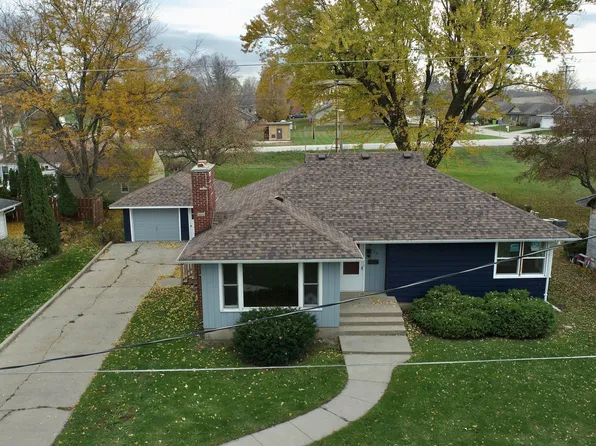 1055 W 4th St, Zumbrota, MN 55992