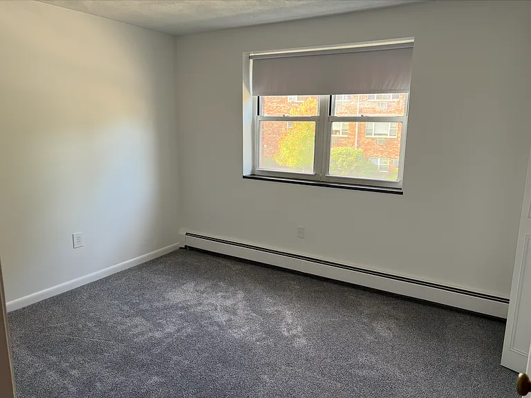 Lexington St Apartments — Photo 49