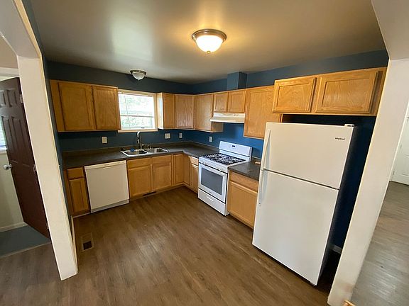 5th image of 1571 Russell St