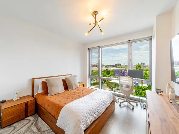 75 Park Lane South image 6 of 10