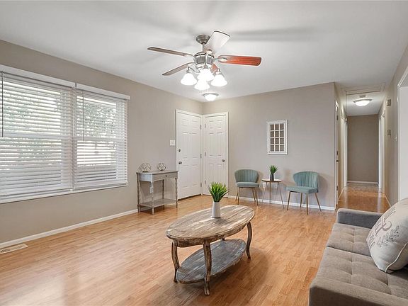 5th image of 738 Knob Hill Dr