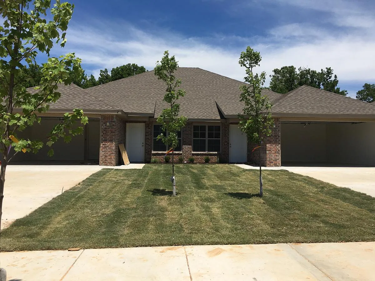 3 bed, 1500 sqft, $1,600 — Photo 1