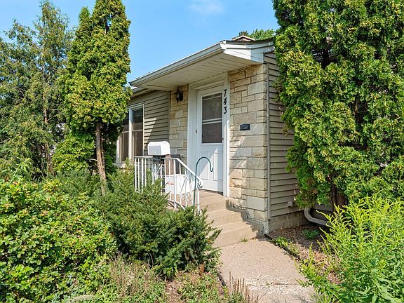 3rd image of 743 Parkview Ave