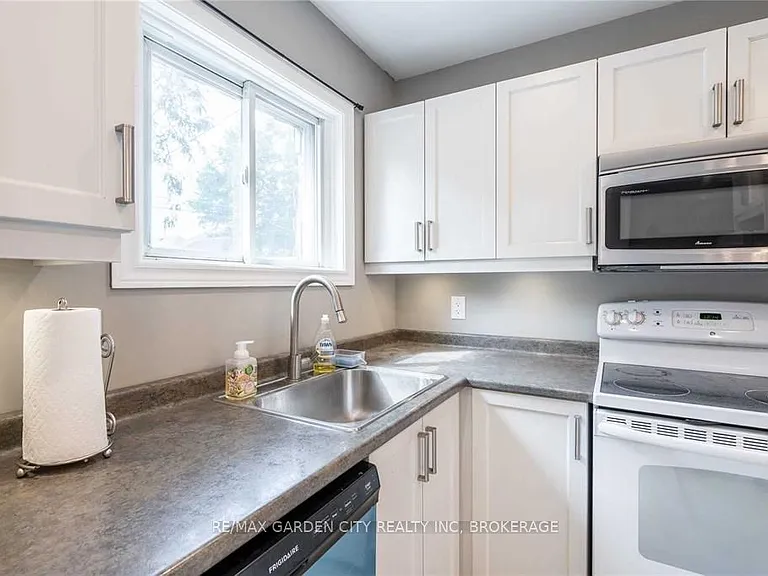 96 Beechwood Ave — Photo 17