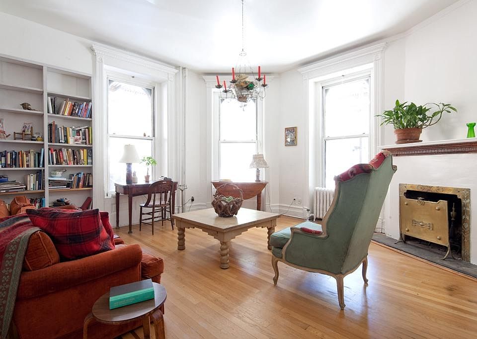 1st image of 40 Washington Sq S #1