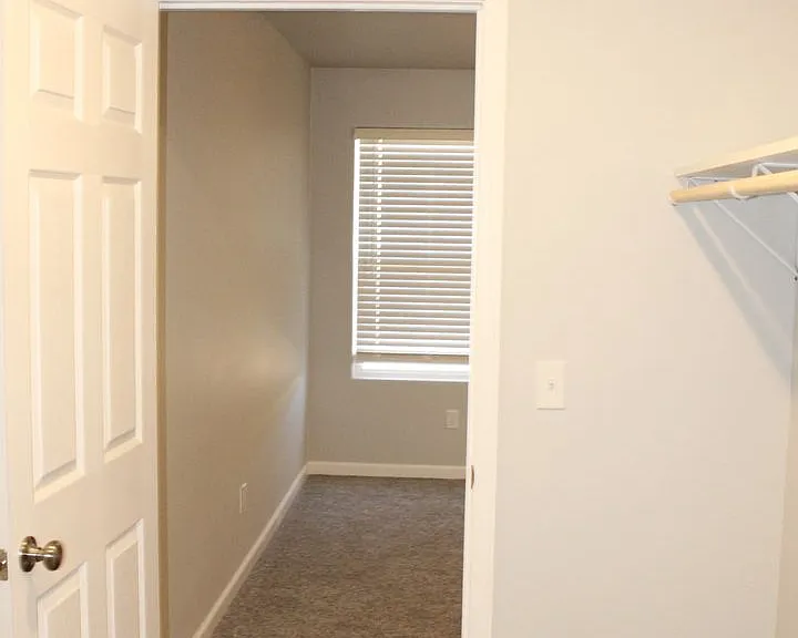 518 Kinleigh Dr — Photo 18