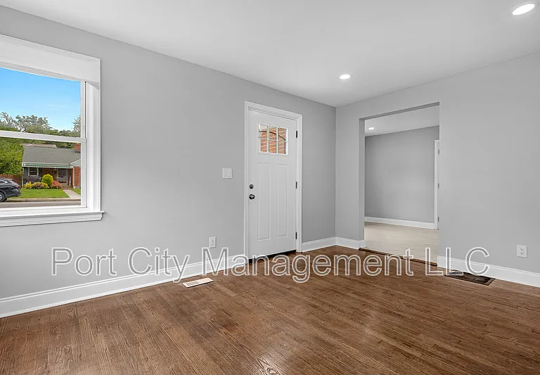 4902 Gilray Dr — Photo 5