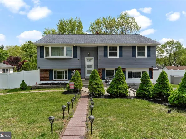 26 Williams Dr, Aston, PA 19014