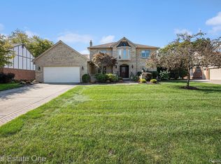 4351 Whisper Way Dr, Troy, MI