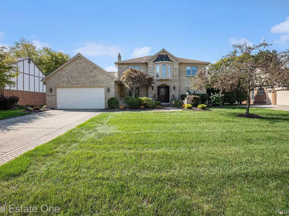 4351 Whisper Way Dr, Troy, MI 48098