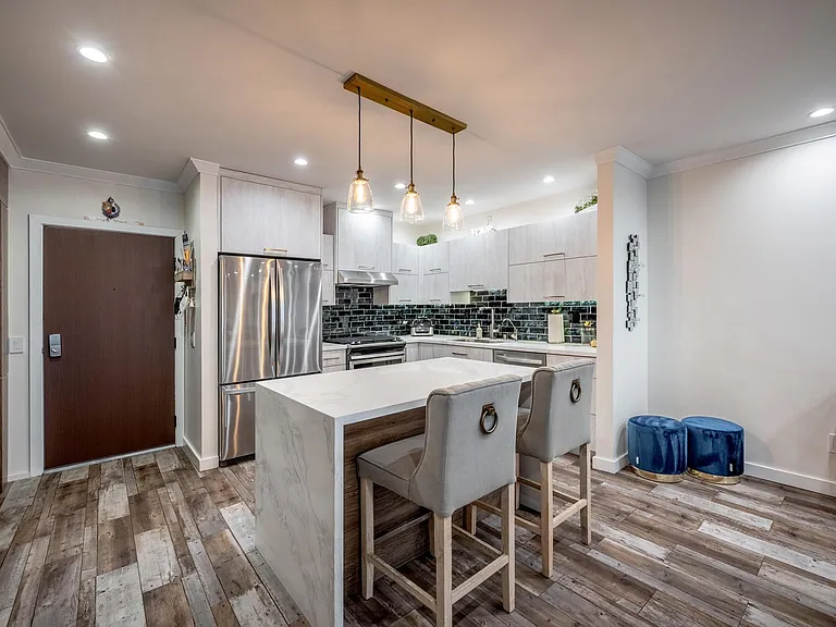 330 N Jackson St #316 — Photo 13