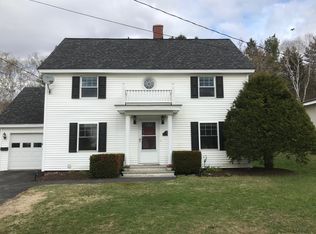 15 Hillside St, Presque Isle, ME 04769