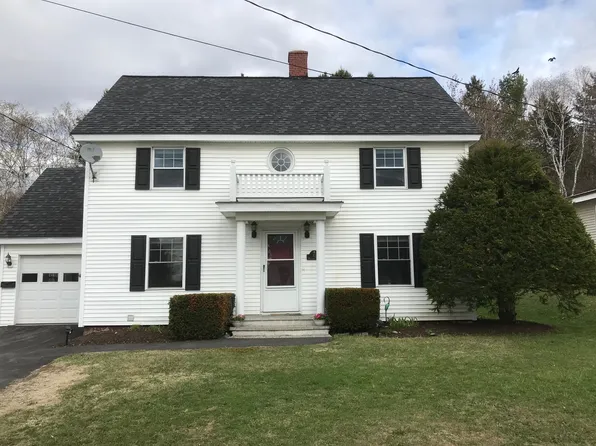 15 Hillside St, Presque Isle, ME 04769