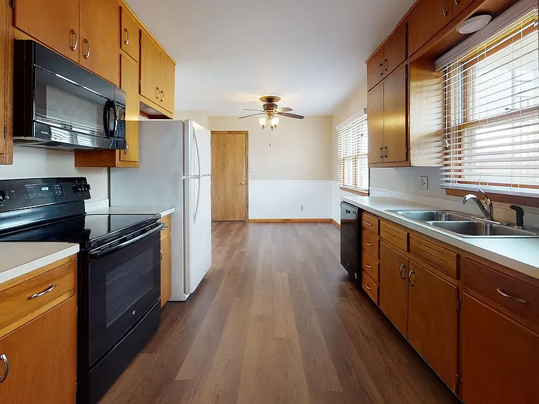 2409 Jackson St — Photo 2