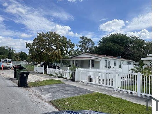 5th image of 538 NW 15th Ter