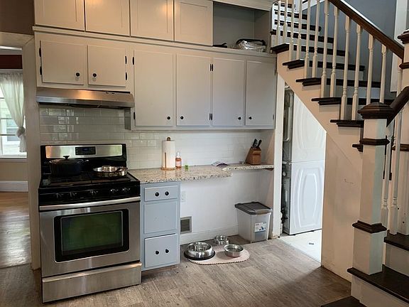 4th image of 187 Thacher St #2
