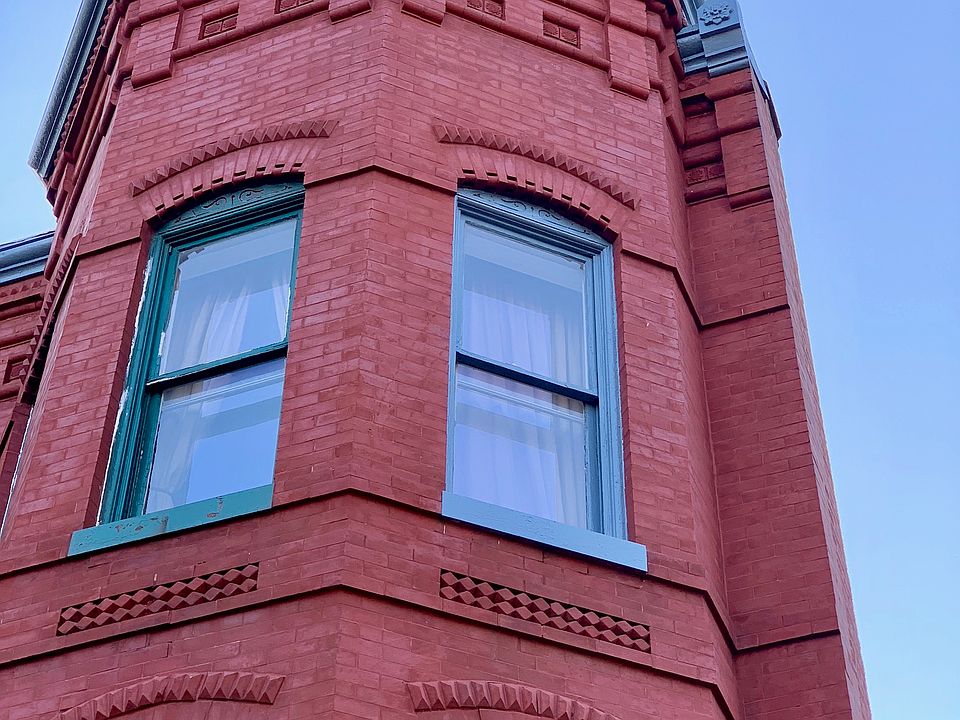2nd image of 209 8th St SE