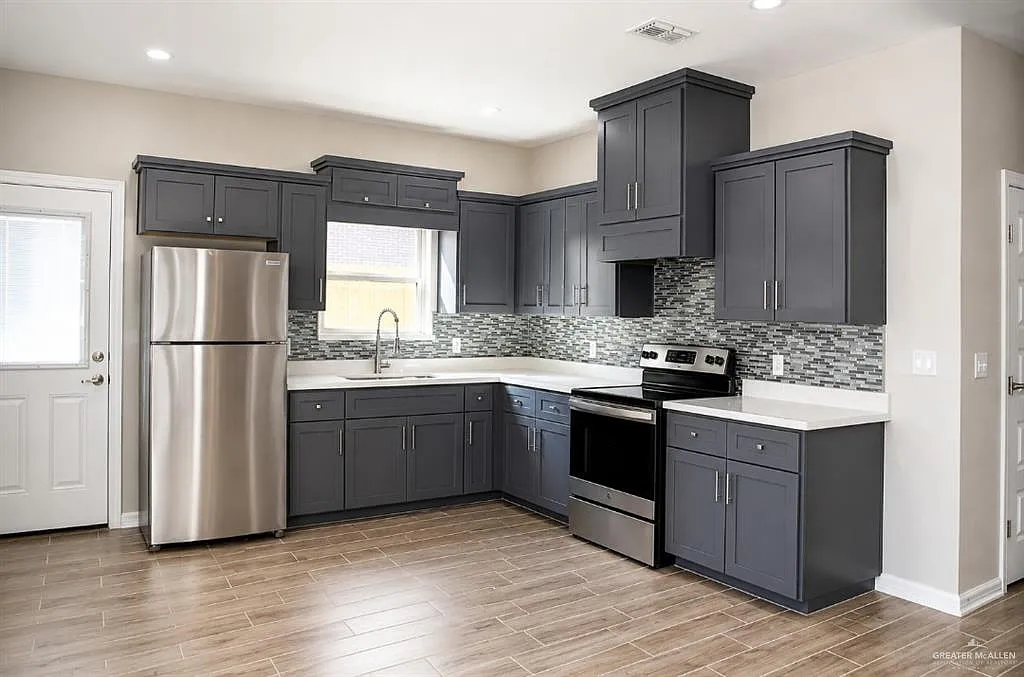 2 bed, 2.0 bath, 984 sqft, $1,000 — Photo 2