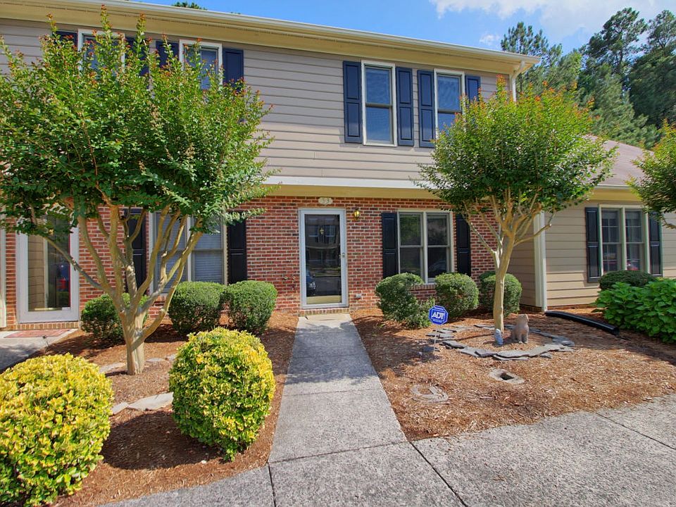53 Crystal Oaks Court - Front Entrance