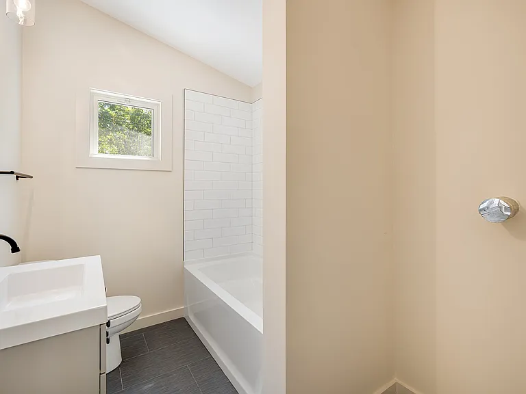 46 Greeley St — Photo 6