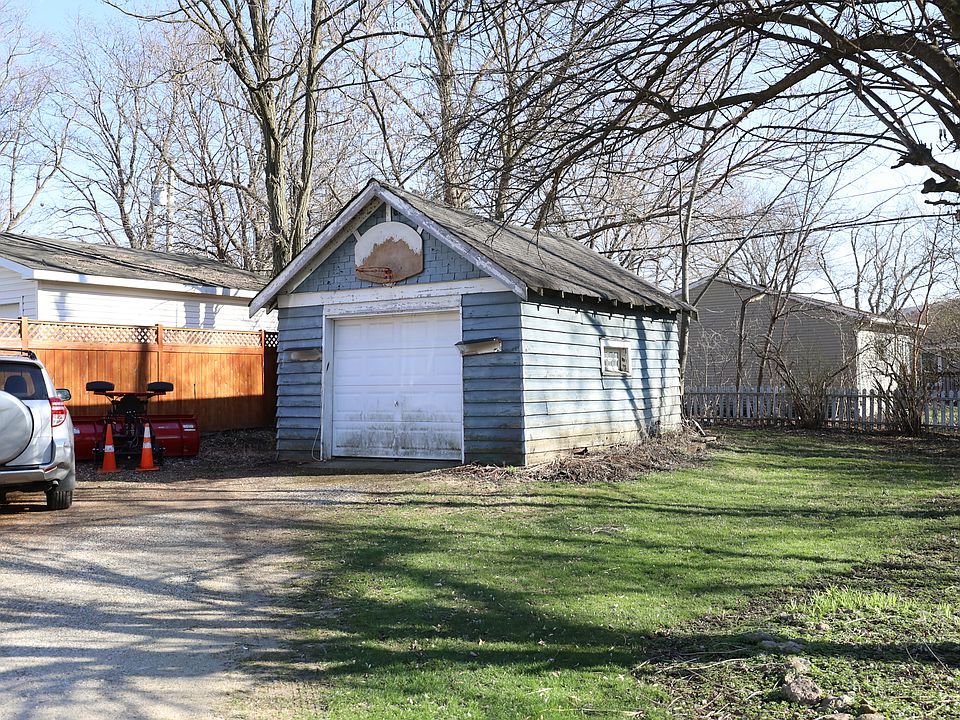 2nd image of 403 E Park St
