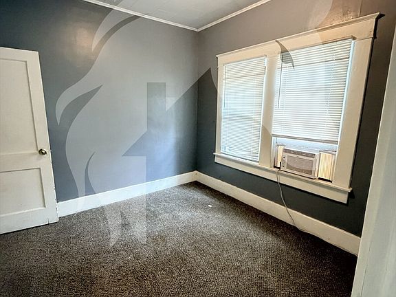 5th image of 1123 Holly St